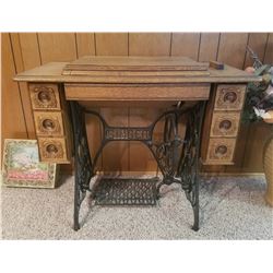 Singer sewing machine in oak cabinet, very nice
