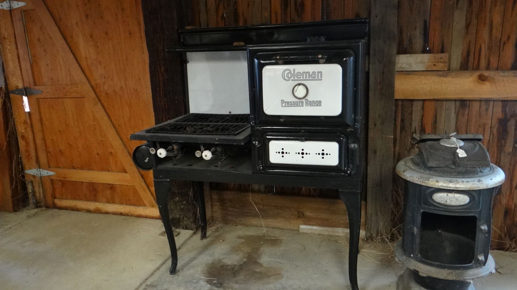 Coleman Pressure Range, kerosene, white enamel, 52”h x 42” w