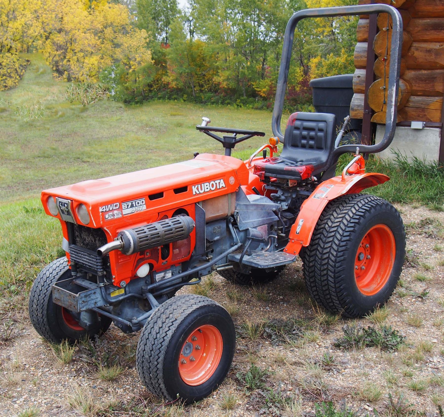 Kubota B7100 HST 4WD Diesel Tractor w/3PTH