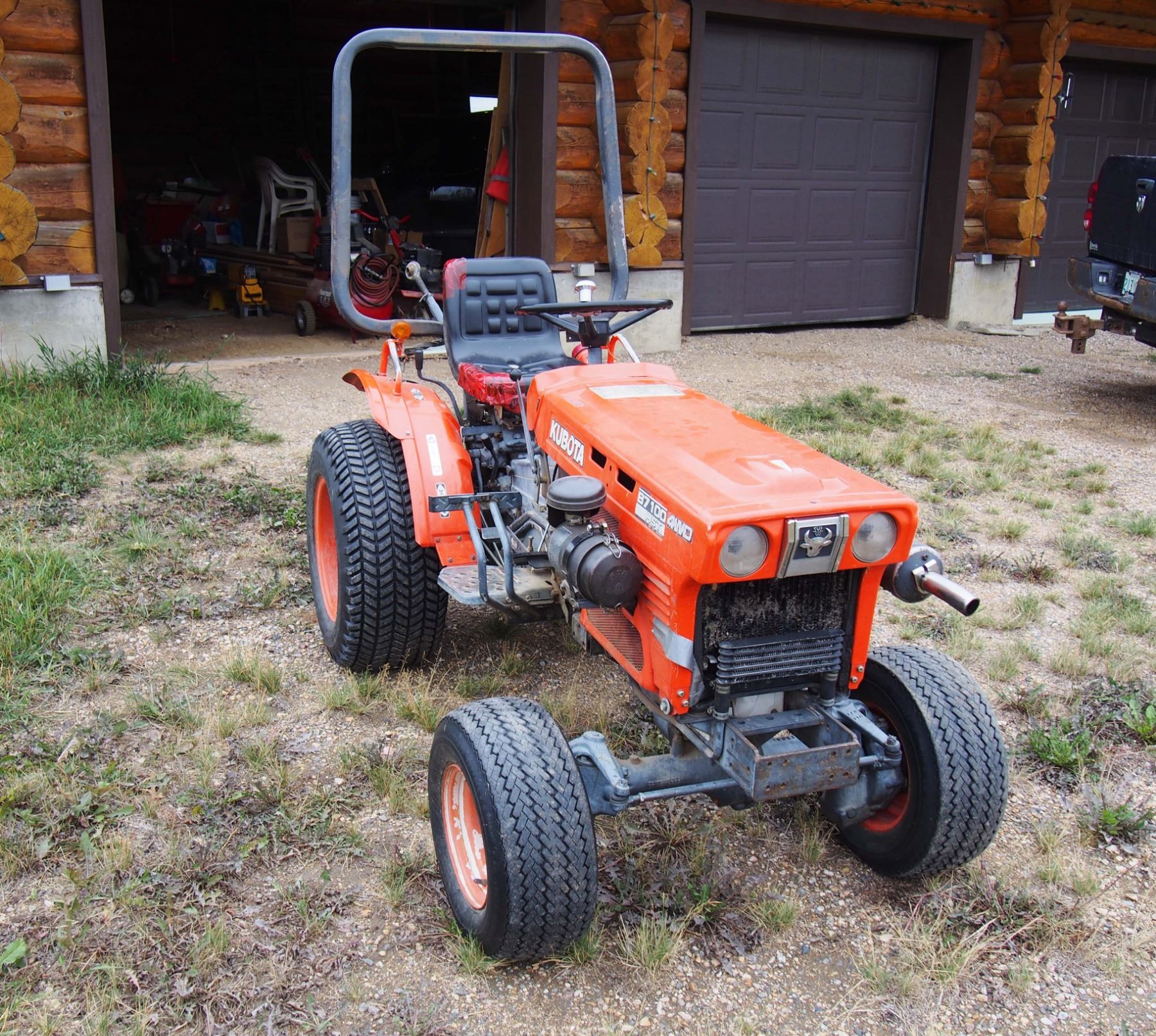 Kubota B7100 HST 4WD Diesel Tractor W 3PTH Bodnarus Auctioneering kubota-b7100-hst-4wd-diesel-tractor-w-3pth-bodnarus-auctioneering