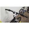 Image 8 : Connection Revo Shift Friction 7-Speed Mountain Bike, Black/White