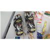 Image 2 : Jansport Backpack, T-Shirts, Slippers, Musical Instrument, Hawaiian Souvenirs