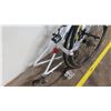 Image 5 : Merida Scultura 100 B13 Racing Bike, Unassembled, White