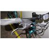 Image 10 : Schwinn  21-Speed Circuit Bike, Shimano Hybrid Women's 700 CL, Teal