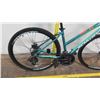 Image 2 : Schwinn  21-Speed Circuit Bike, Shimano Hybrid Women's 700 CL, Teal