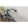 Image 10 : Specialized Sirrus Racing Bike, Direct Drive Serfas Tires, Drk Blue