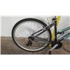 Image 2 : Schwinn Pathway 700 C Women's 18-Speed Bike, Gray/Aqua
