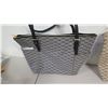 Image 5 : 3 New Michael Kors Bags (Monogram Canvas & Nylon)