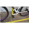 Image 17 : Genesis 26" Whirlwind 21-Speed Mountain Bike,  Gray/White