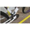 Image 9 : Genesis 26" Whirlwind 21-Speed Mountain Bike,  Gray/White