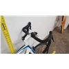 Image 8 : Specialized Tarmac Lightweight Racing Bike, White
