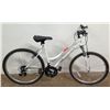 Image 1 : Roadmaster Granite Peak 26" Ladies 18-Speed Mountain Bike, White