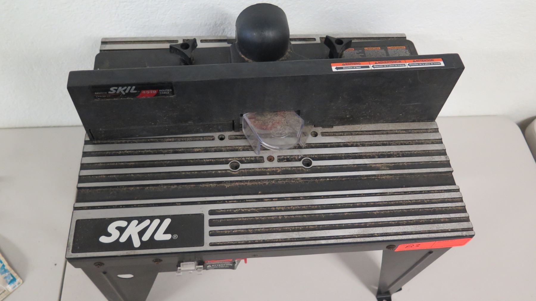 Skil Router Table 4510 w/ Attached Skil 1-3/4 Router Saw