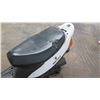 Image 10 : Metro White/Black Moped Scooter, 4433 Miles