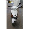 Image 3 : Metro White/Black Moped Scooter, 4433 Miles