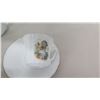 Image 4 : 7-Piece Hummel Porcelain Tea Set - Tea Pot, 2 Cups & Saucers, Creamer & Sugar Pot