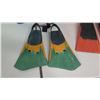 Image 2 : Qty 2 Hand Glove Boogie Boards w/ 2 Pairs Fins