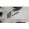 Image 11 : 5 Pairs Sunglasses & 1 Case - Tori Burch, Ray-Ban, etc