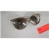 Image 2 : 5 Pairs Sunglasses & 1 Case - Tori Burch, Ray-Ban, etc
