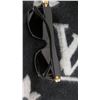 Image 8 : 3 Pairs Sunglasses - Tori Burch (with case), Calvin Klein, Banana Republic