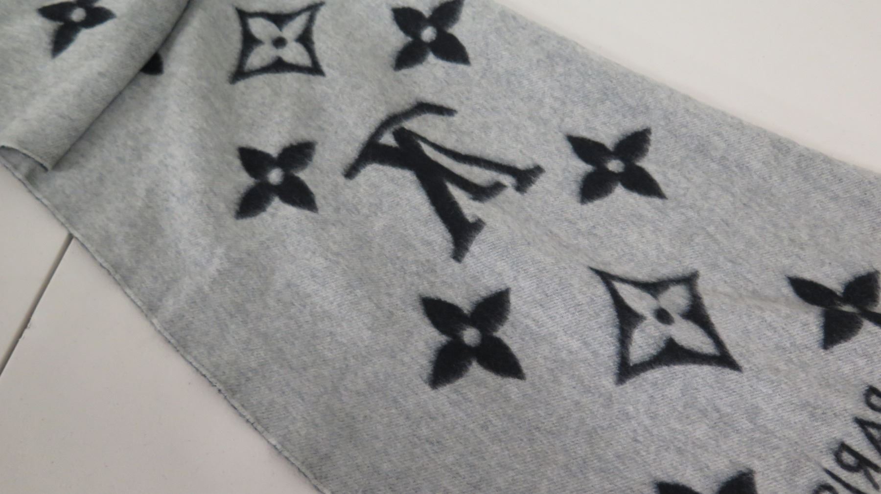 Louis Vuitton Black & Gray Monogram Cashmere Reykjavik Scarf