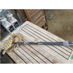 6 GARDEN STAKES - 3 FISH, 2 TURTLES, 1 SUNFLOWER (6 TIMES BID PRICE)