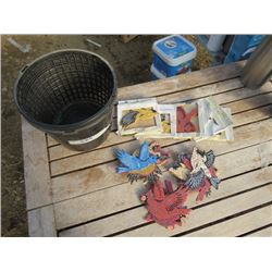 2 BASKETS W/MAGNETIC SCREEN SAVERS 26 PAINS