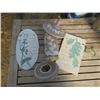 Image 1 : 2 CERAMIC WALL PLATES 1-CERAMIC BIRD FEEDER