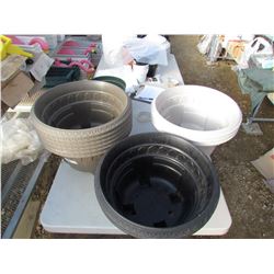 11 14" POTS, PLASTIC (11 TIMES BID PRICE)