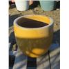 Image 1 : YELLOW CERAMIC POT 17"