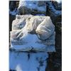 Image 1 : 24 BAGS WHITE STONE 18KG (24 TIMES BID PRICE)