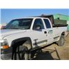 Image 2 : 2001 CHEV SILVERADO 4X4 2500 SERIES C/W 8' DUMP BOX W/ELECTRIC HOIST