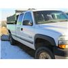 Image 3 : 2001 CHEV SILVERADO 4X4 2500 SERIES C/W 8' DUMP BOX W/ELECTRIC HOIST
