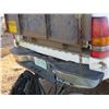 Image 6 : 2001 CHEV SILVERADO 4X4 2500 SERIES C/W 8' DUMP BOX W/ELECTRIC HOIST