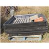 Image 1 : 16 PLANT WATERING TRAYS 4'X4'