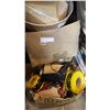Image 3 : LARGE LOT OF KITCHEN ITEMS