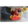 Image 2 : 4 CYCLE BRIGGS AND STRATTON 3HP REEL MOWER WITH GRASS CATCHER
