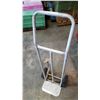 Image 3 : GARDEN HOSE CADDY AND SPRINKLER