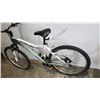 Image 4 : GREEN WHITE RALEIGH BIKE