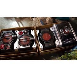PANASONIC MP3 5 CD CHANGER W/ 2 SPEAKERS AND SUBWOOFER