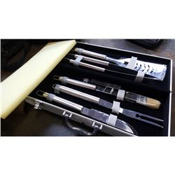CASED BBQ SET
