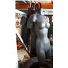 Image 2 : 3 HANGING MANNEQUIN TORSOS