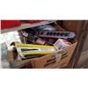 Image 1 : BOX OF 2 SIRENS, POWER BAR, SOLAR TRICKLE CHARGER AND MORE