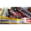 Image 2 : BOX OF 2 SIRENS, POWER BAR, SOLAR TRICKLE CHARGER AND MORE