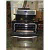 Image 2 : AS NEW WHIRPOOL INDUCTION DOUBLE OVEN WITH GLASS TOP STOVE WORKING ORDER