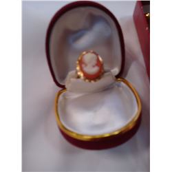 TRAY OF CAMEO JEWELRY