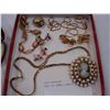 Image 2 : TRAY OF CAMEO JEWELRY