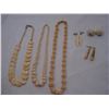 Image 2 : TRAY OF BONE JEWELRY