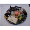 Image 1 : TRAY OF VINTAGE COLLECTIBLES