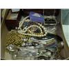 Image 2 : LOT OF JEWELLRYAND COLLECTOR SPOONS AND CASE